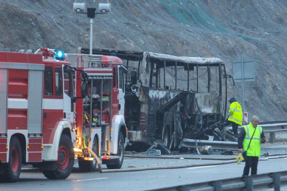 Bulgaria: 45 de copii și tineri au murit carbonizați într-un autobuz făcut scrum